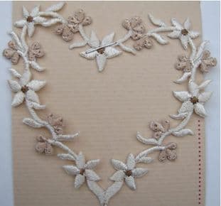 EMBROIDERED APPLIQUE MOTIF - FLORAL HEART CREAM
