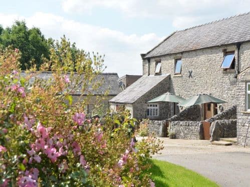 Buxton Holiday Cottages with dogs  Derbyshire